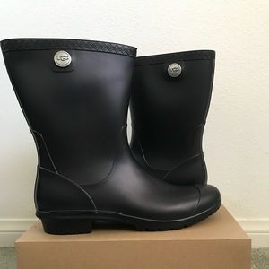 @uggs sienna matte rain boots